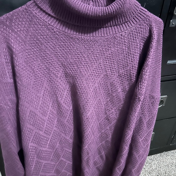 Sweater worn once - Picture 1 of 1